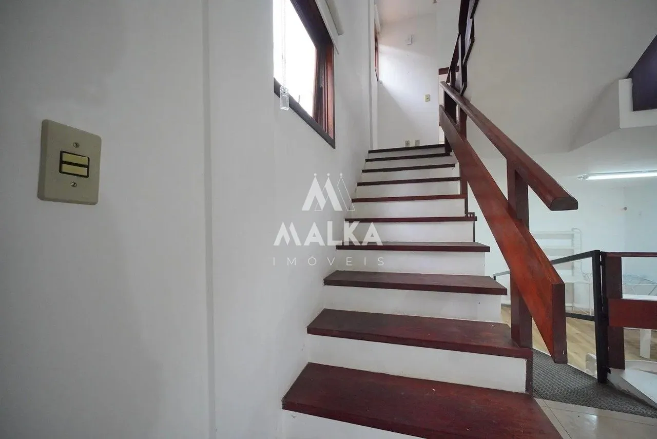 180 m² house with a mountain view and a home office — photo 25