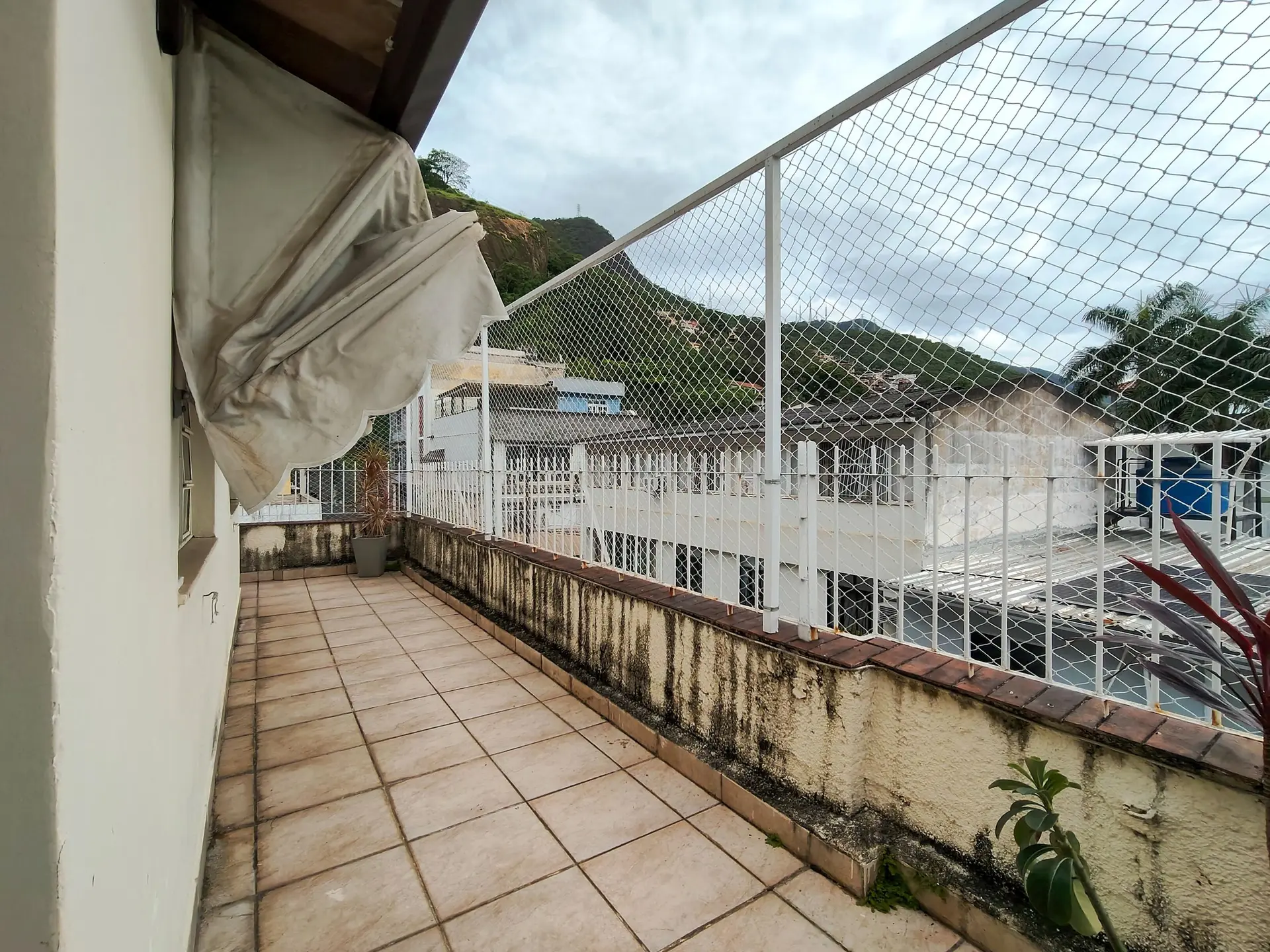 3-bedroom apartment with a mountain view in Rio de Janeiro — photo 44