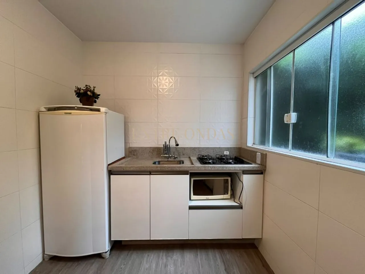 2-bedroom house with a water view in Florianópolis — photo 3