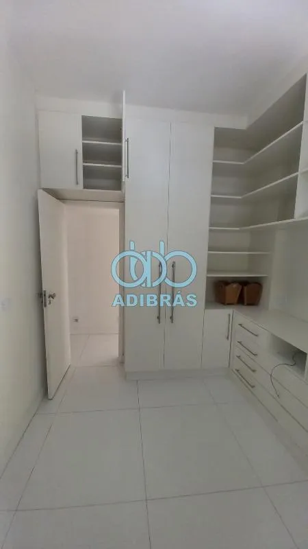86 m² apartment with a home office and a walk-in closet — photo 5