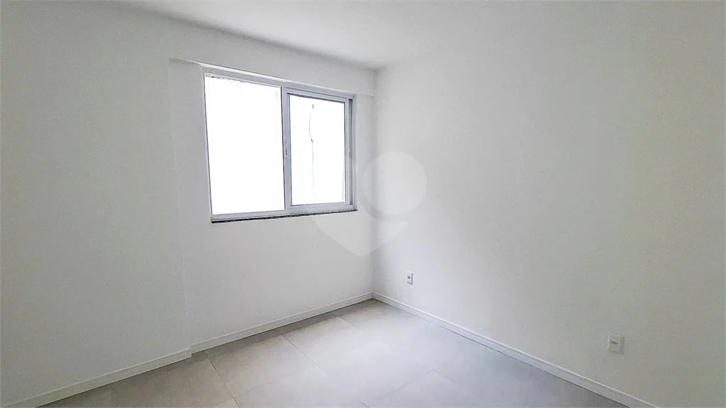 Glass-enclosed balcony in a one-bedroom apartment, 68 m² — photo 22