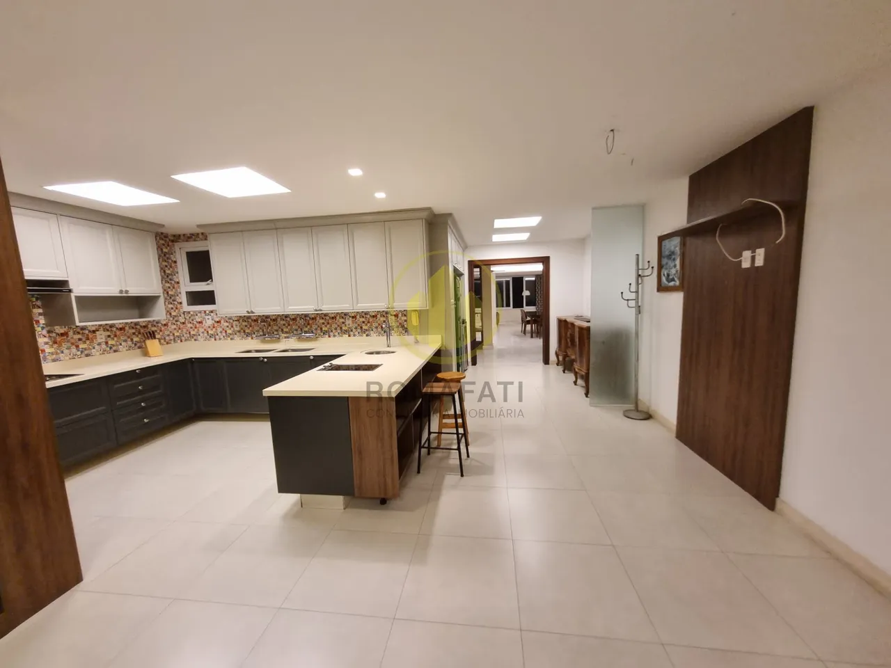 300 m² apartment with 3 bedrooms and an open-plan kitchen — photo 17