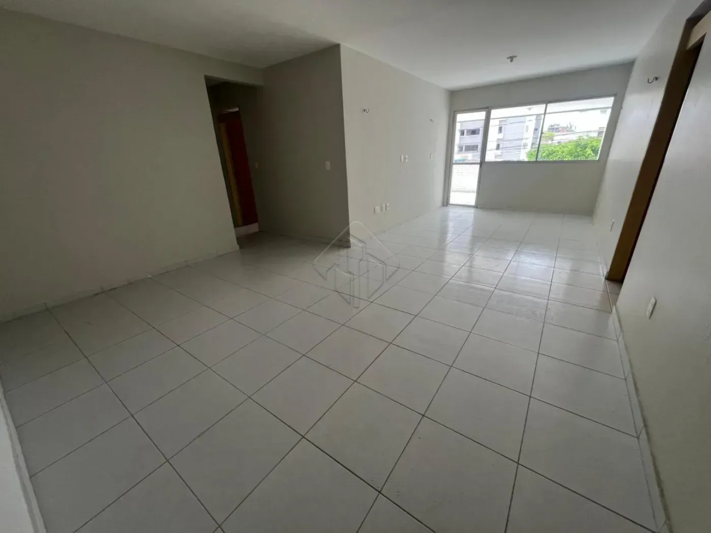 Unfurnished 3-bedroom apartment with 160 m²