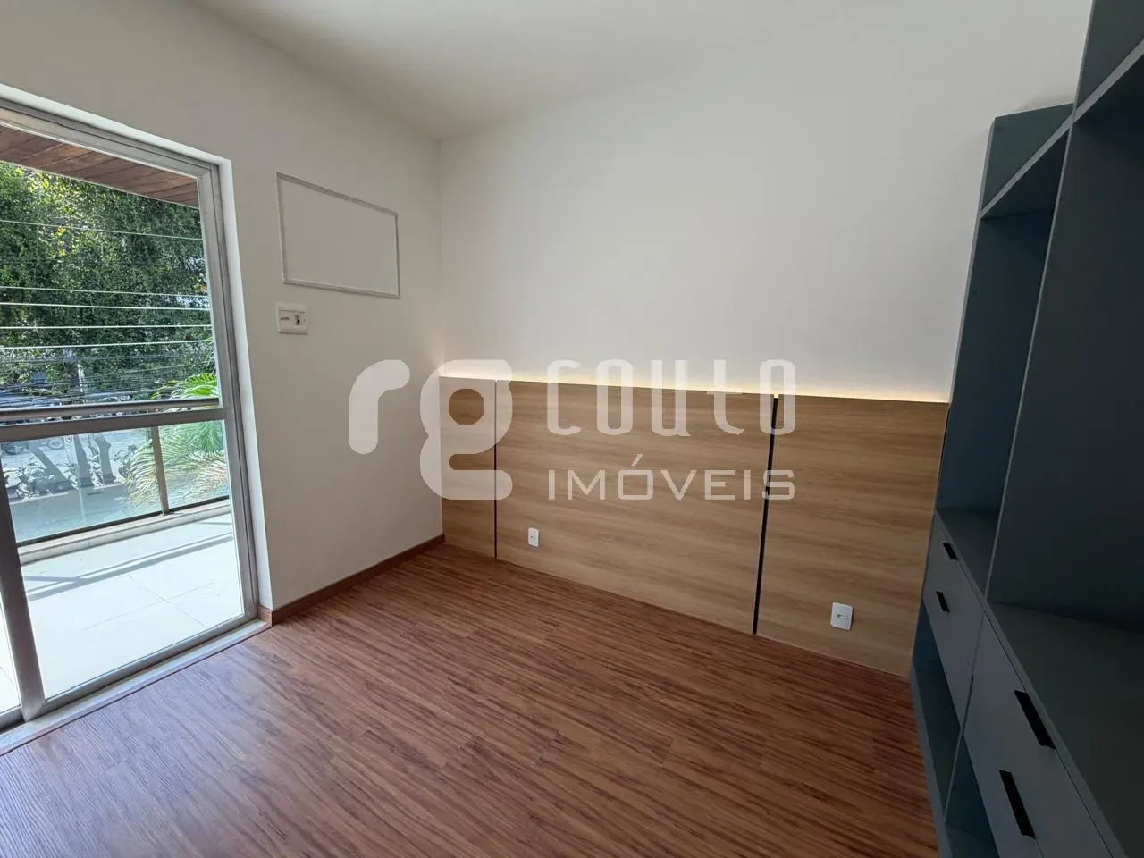 3-bedroom apartment with built-in wardrobes and balcony — photo 3