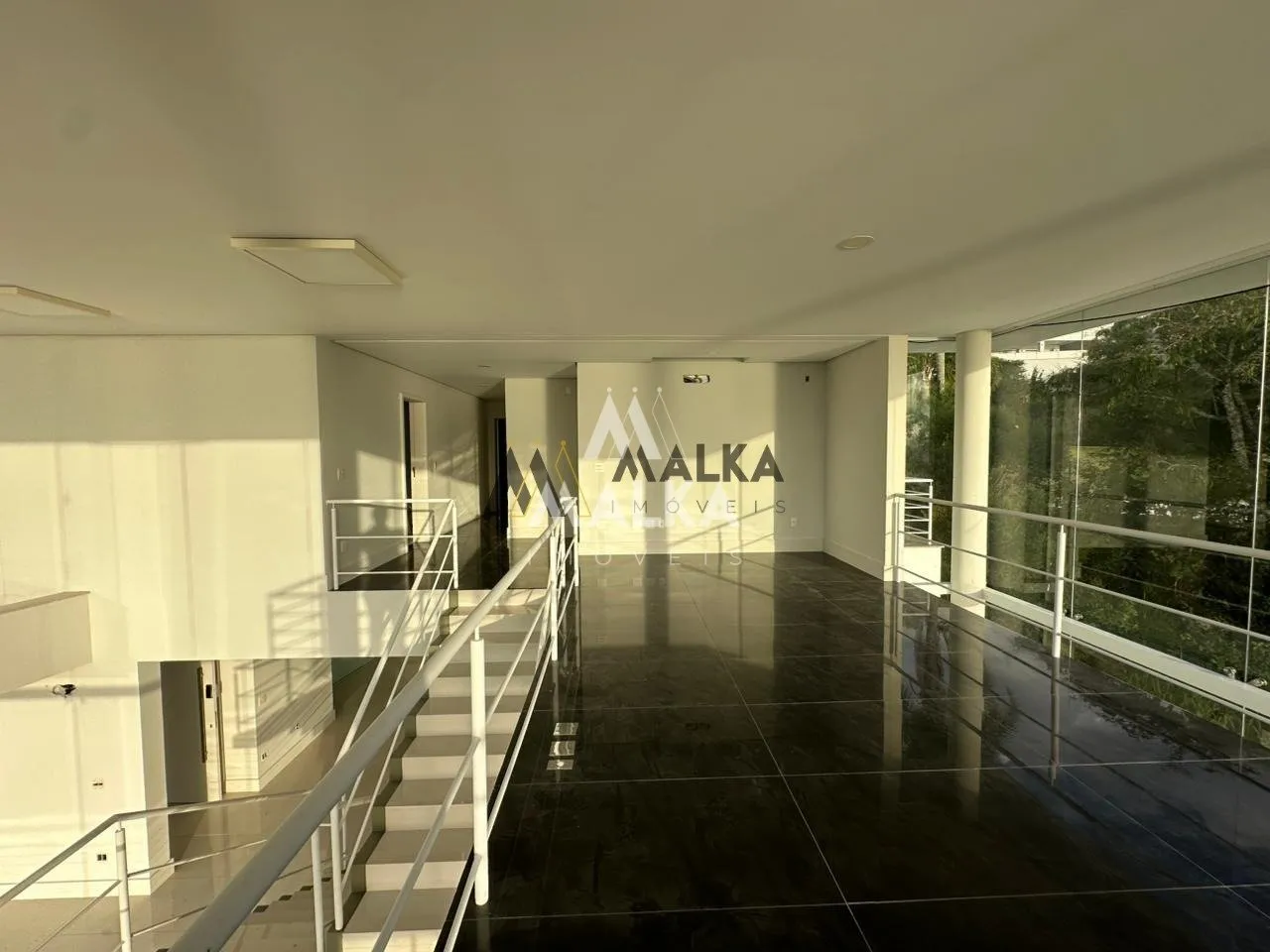 461 m² house with 3 en-suite bedrooms and private garden — photo 37