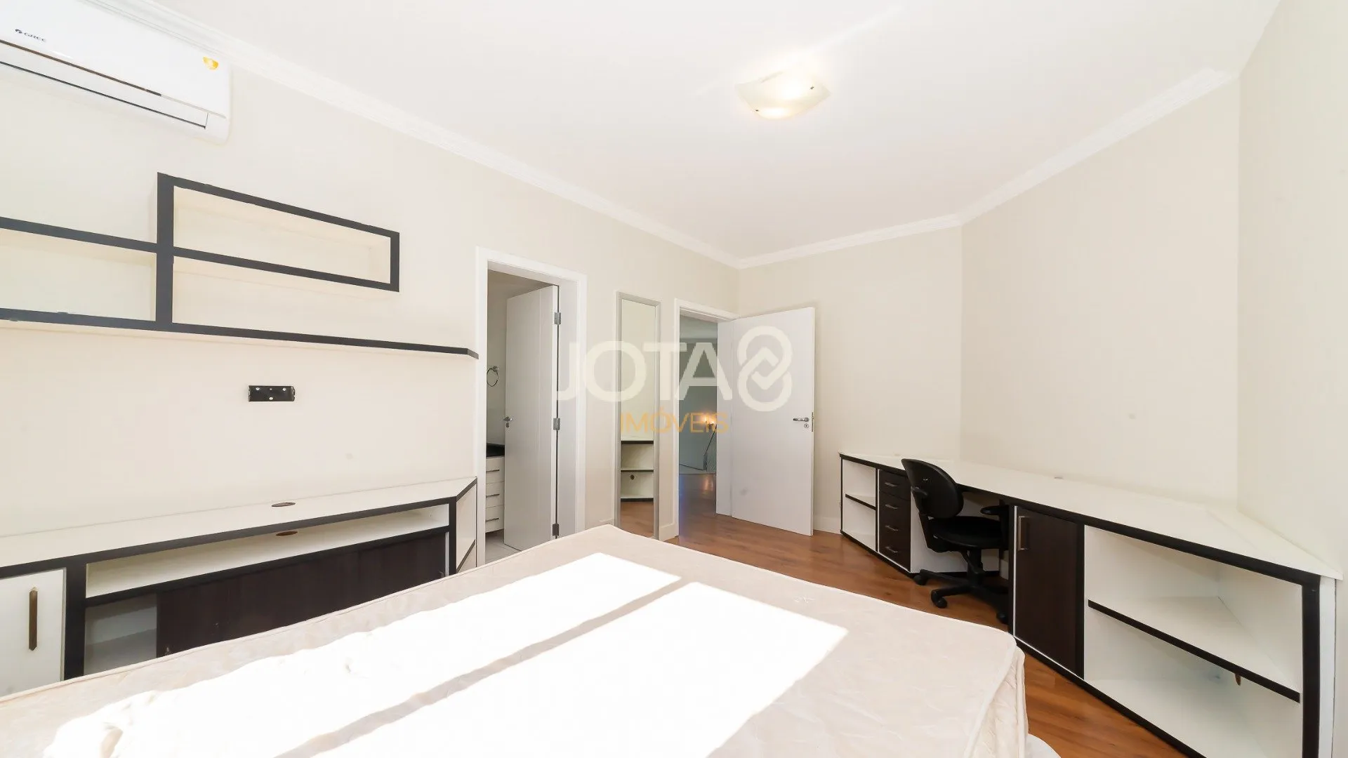 House with 3 bedrooms, 345 m² and 6 parking spaces — photo 36
