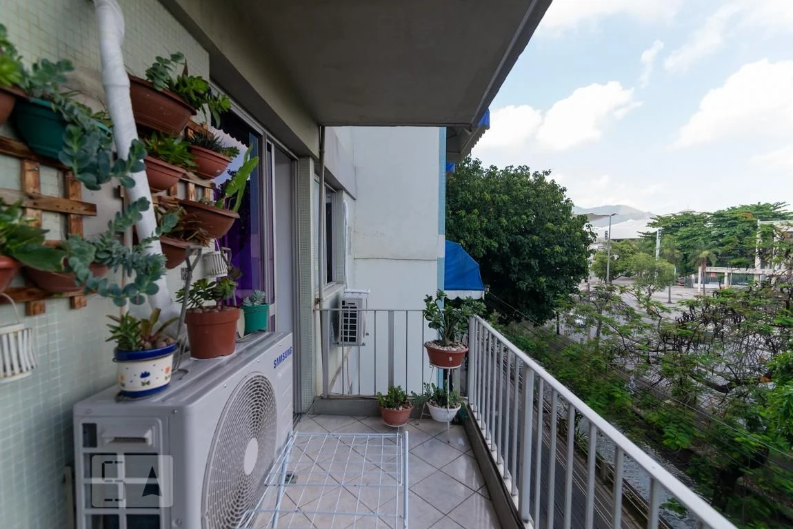 Furnished apartment, 78 m², with a glass-enclosed balcony — photo 4