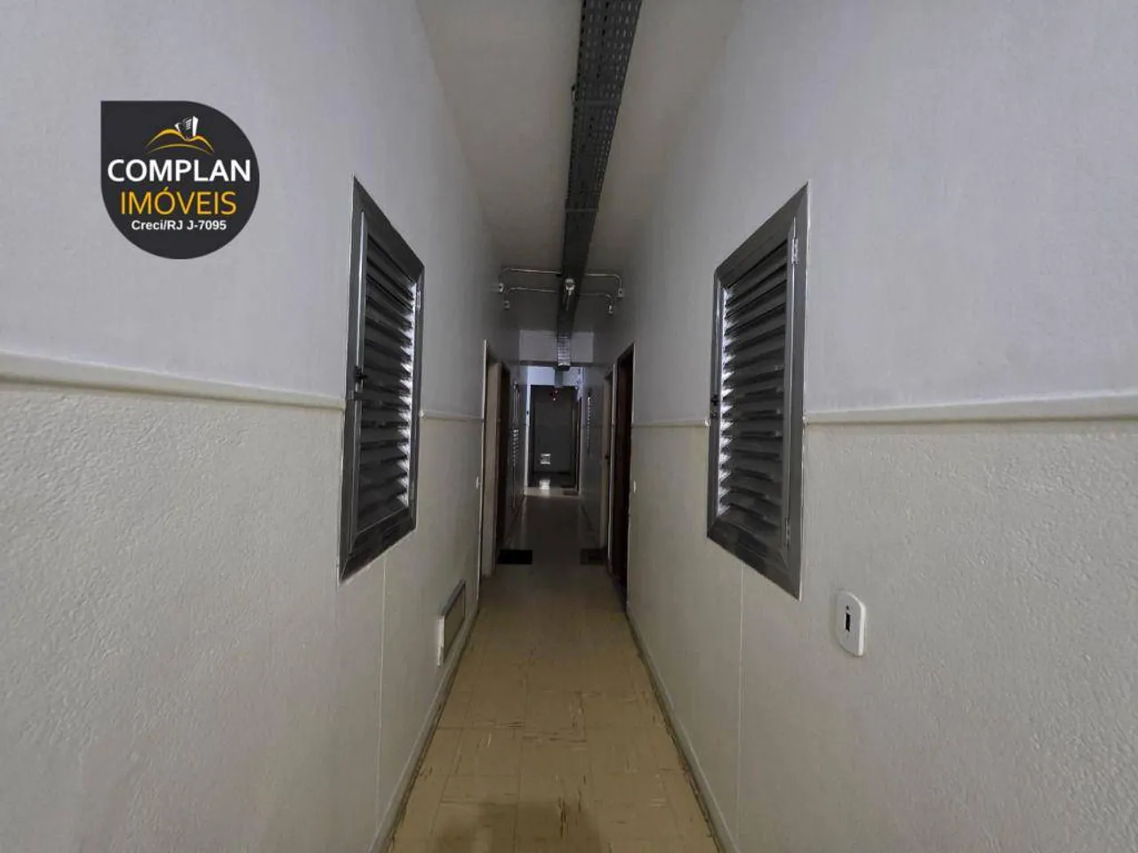 1-bedroom apartment with compact kitchenette and 30 m² — photo 5