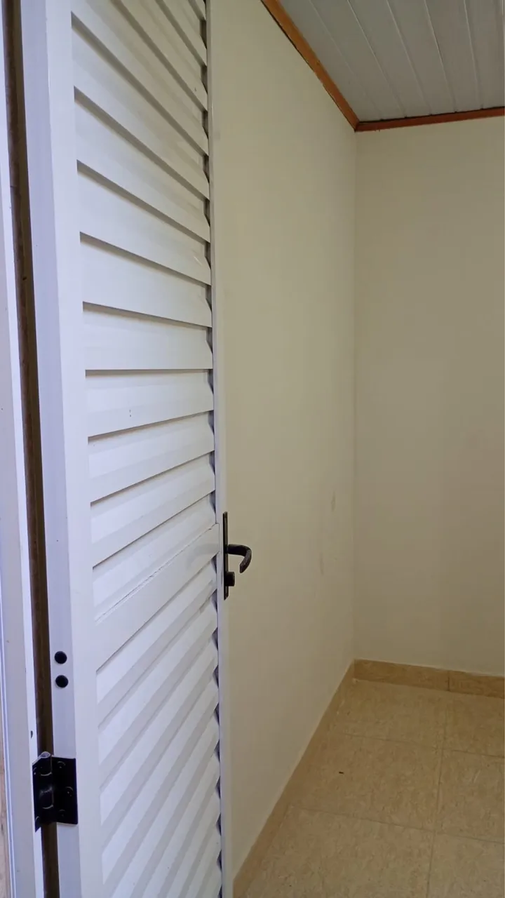 House with 2 bedrooms and 1 bathroom, fitted kitchen — photo 17