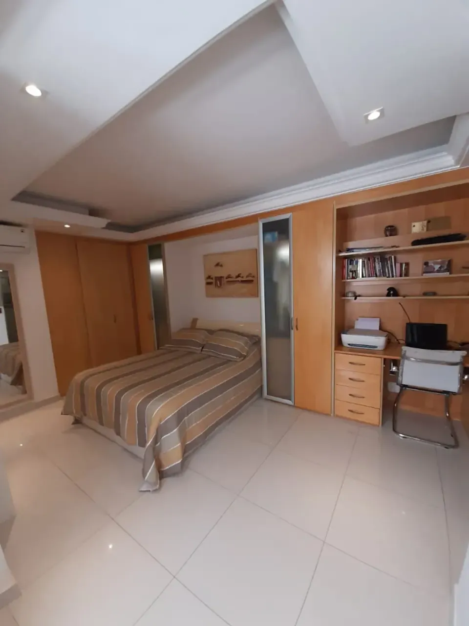 2-bedroom apartment in a building with a gym — photo 5