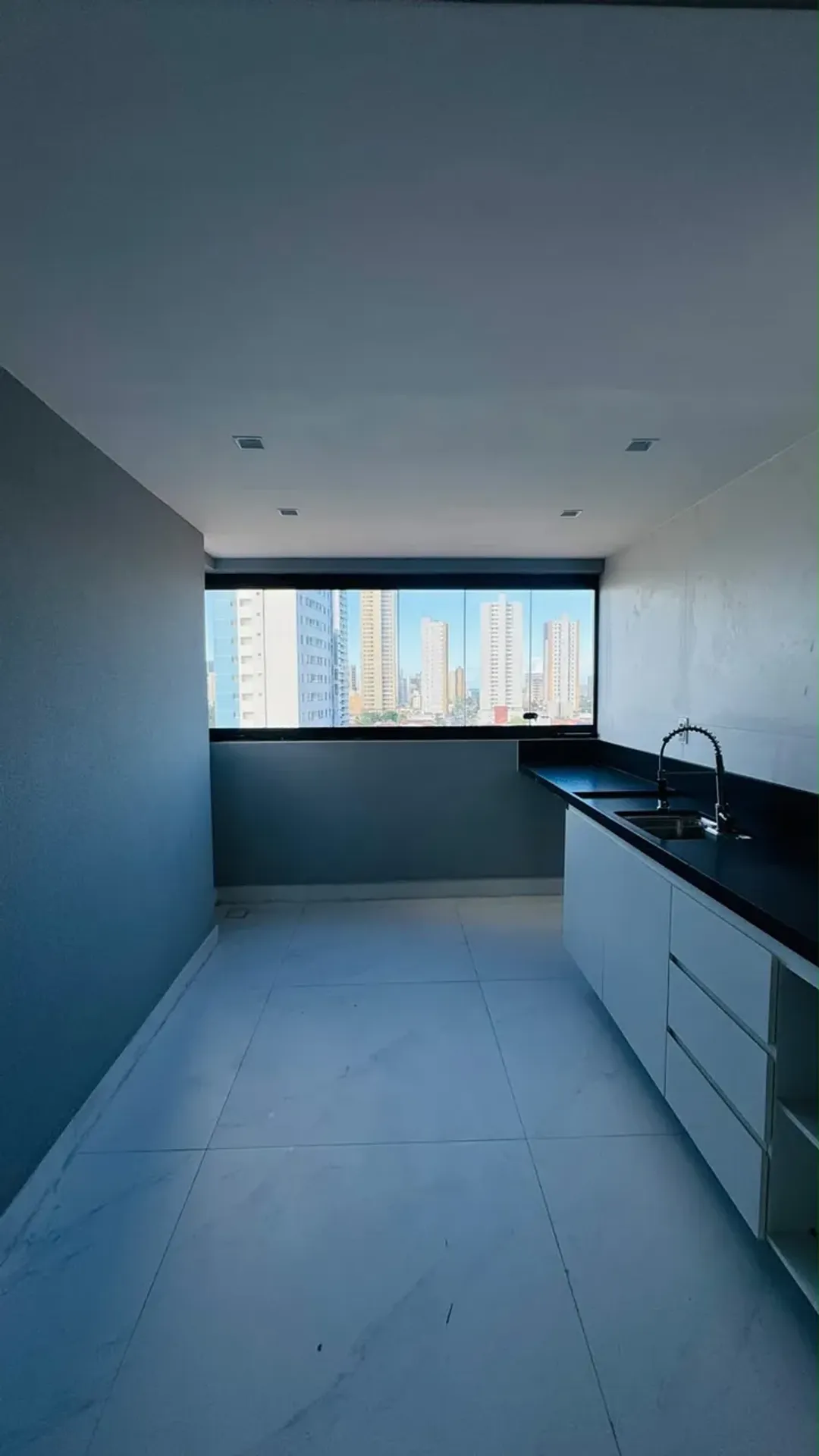 Apartment on the 7th floor with floor-to-ceiling windows — photo 10