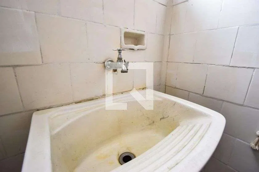 Wood or laminate floors in a one-bedroom apartment, 42 m² — photo 23