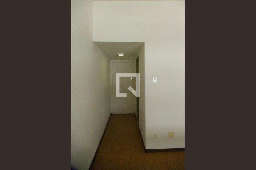 Unfurnished 1-bedroom apartment with a separate kitchen — photo 34