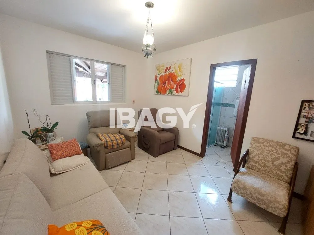 Furnished house with 5 bedrooms and 4 parking spots