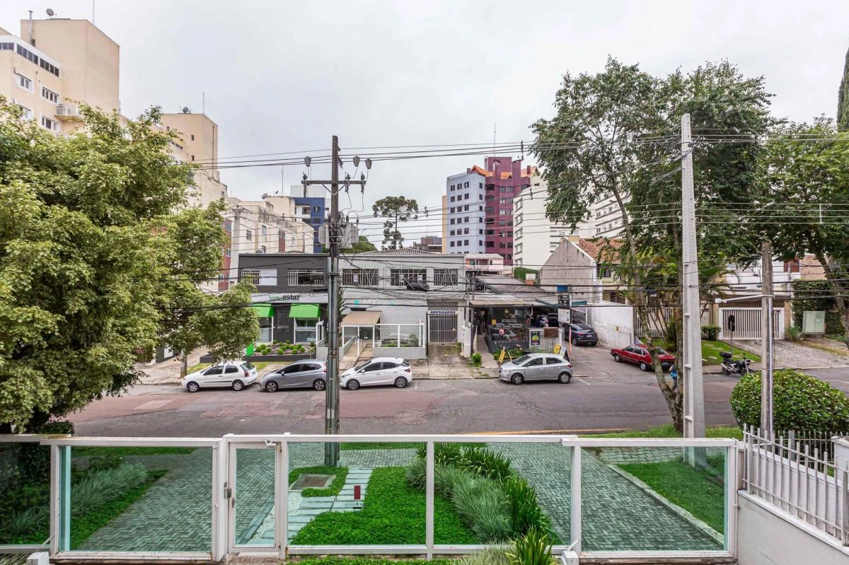One-bedroom apartment in a building with a pool — photo 36