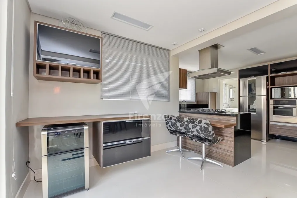 Furnished 352 m² apartment with 3 en-suite bedrooms — photo 33