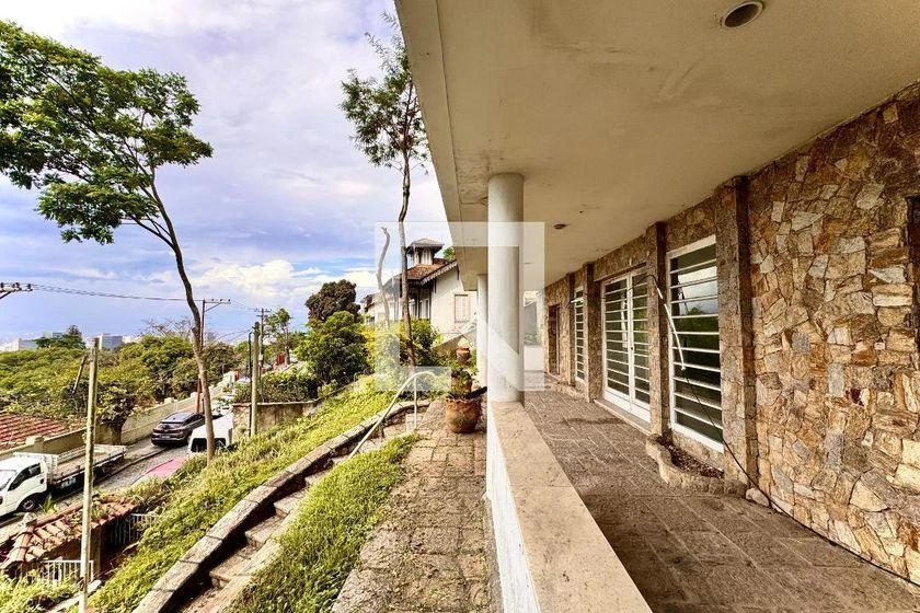 Casa de 888 m² com banheira e varanda gourmet — photo 3