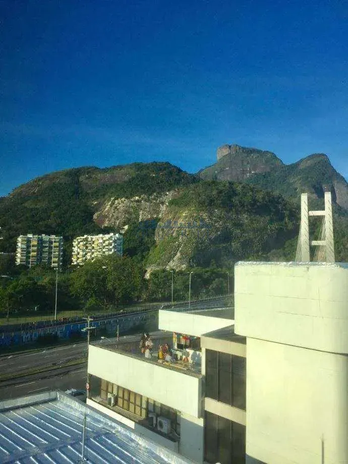 320 m² apartment with a walk-in closet and a mountain view — photo 29