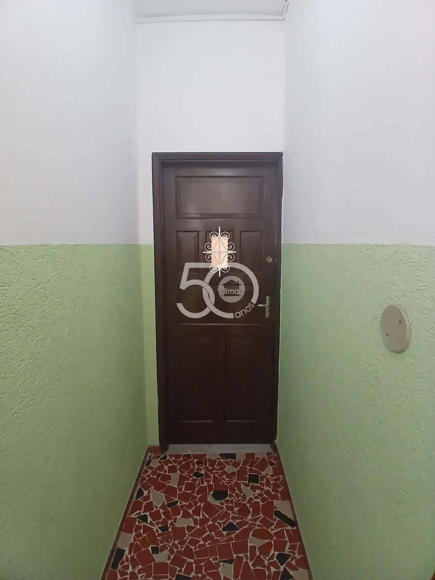 Apartamento de 2 dormitorios con balcón y cocina separada — photo 31