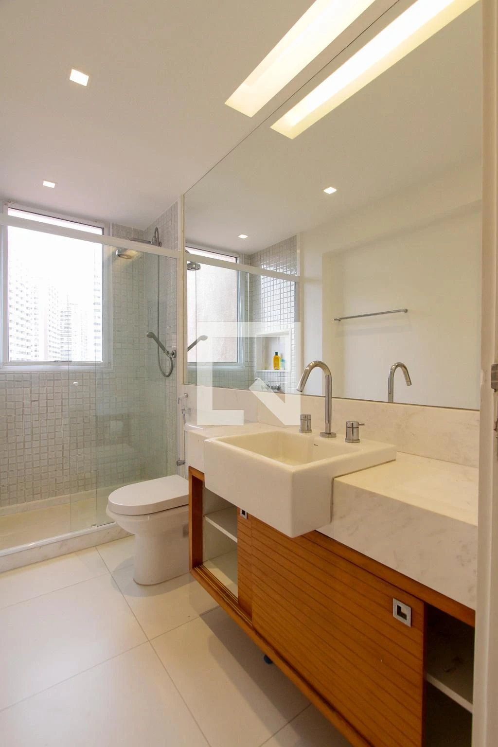 Walk-in closet in a 3-bedroom apartment, 200 m² — photo 2