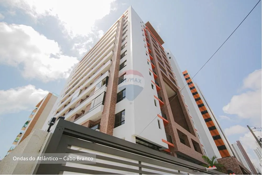 2-bedroom apartment in a building with a coworking space — photo 2