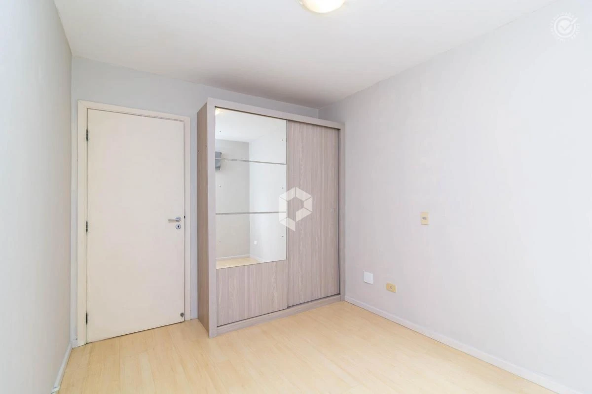 3-bedroom apartment with a glass-enclosed balcony — photo 11