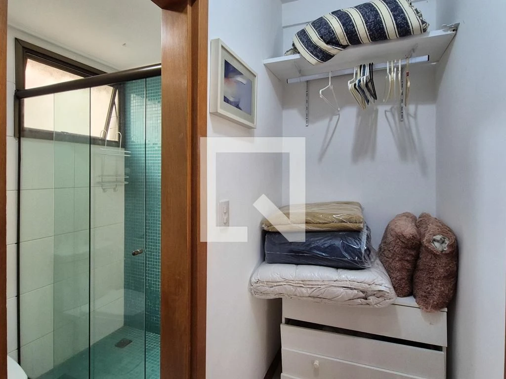 Furnished apartment with 5 en-suite bedrooms and terrace — photo 47