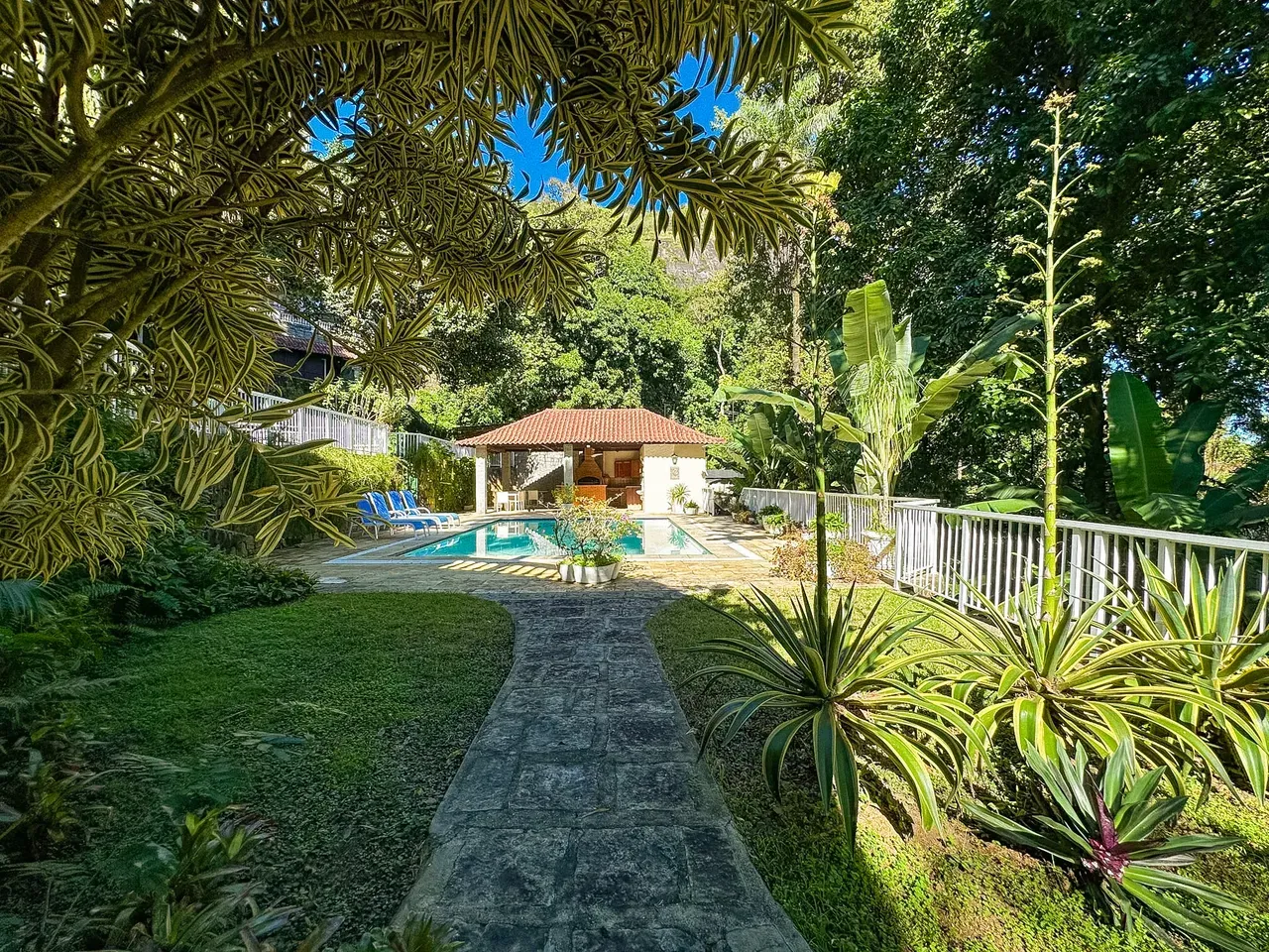 Furnished house with 4 bedrooms and 2993 m², 3 en-suites — photo 12