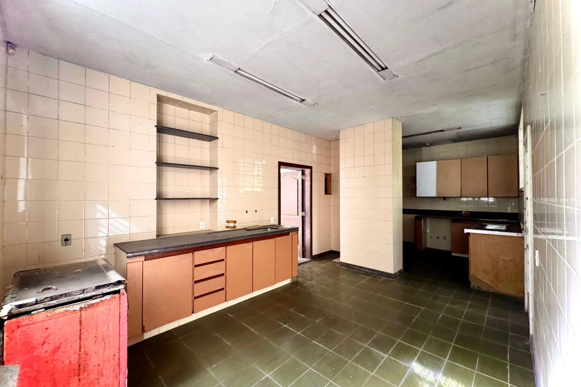 Casa, 888 m², com banheira — photo 15