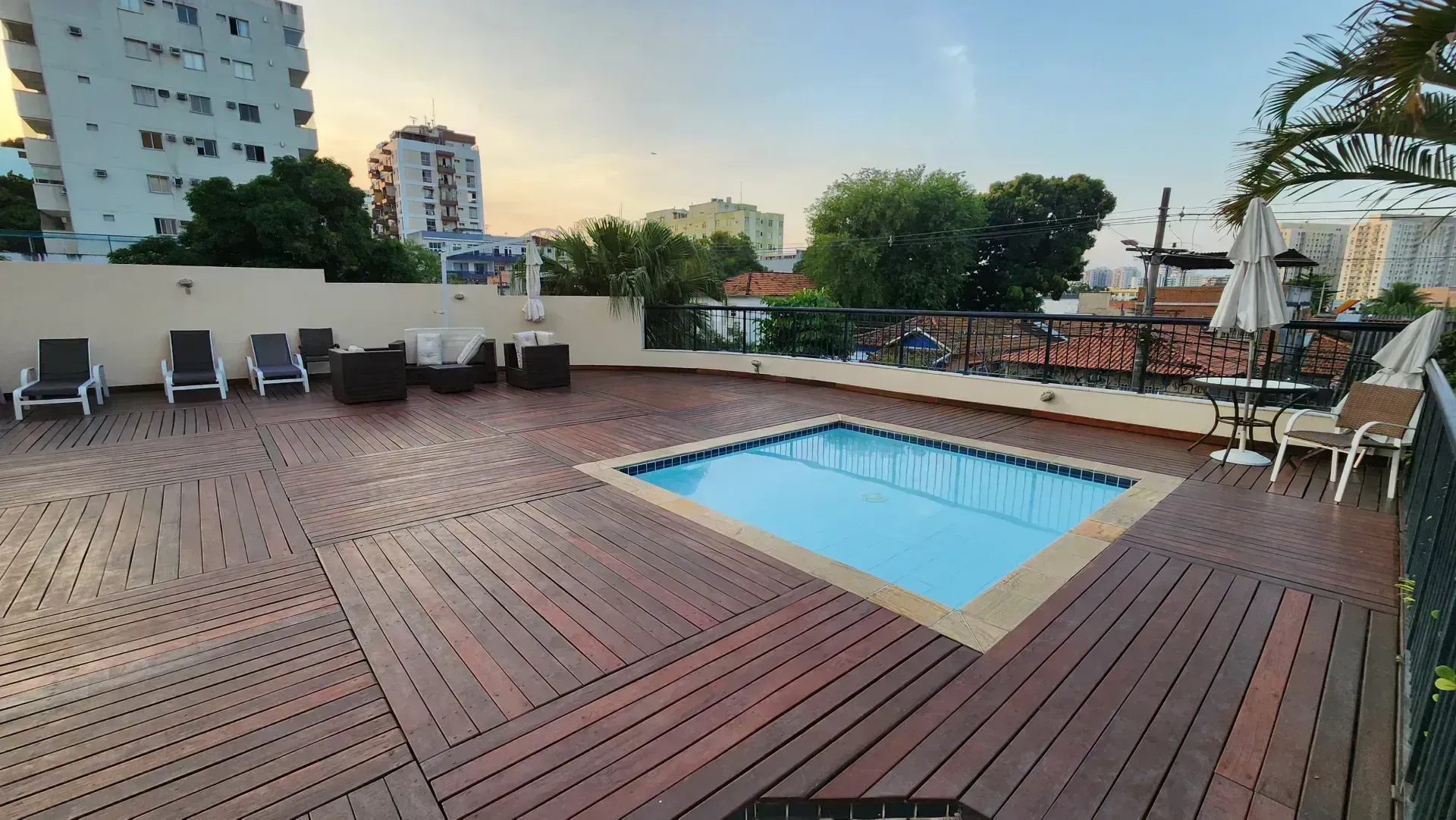 Apartamento de 2 quartos com cozinha fechada e jardim privativo — photo 26
