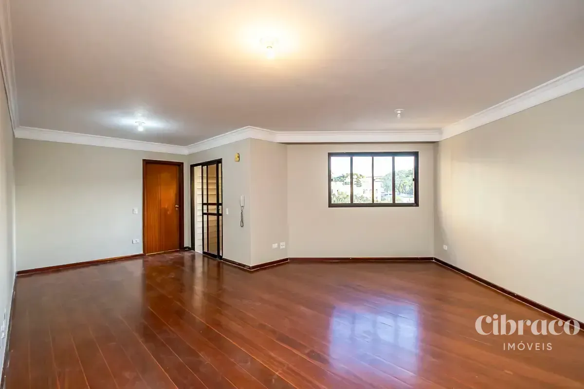 250 m² apartment with 3 bedrooms and a balcony — photo 9