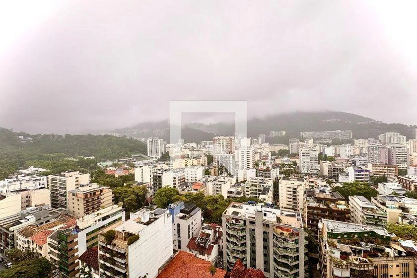 Furnished apartment, 180 m², with a glass-enclosed balcony — photo 32