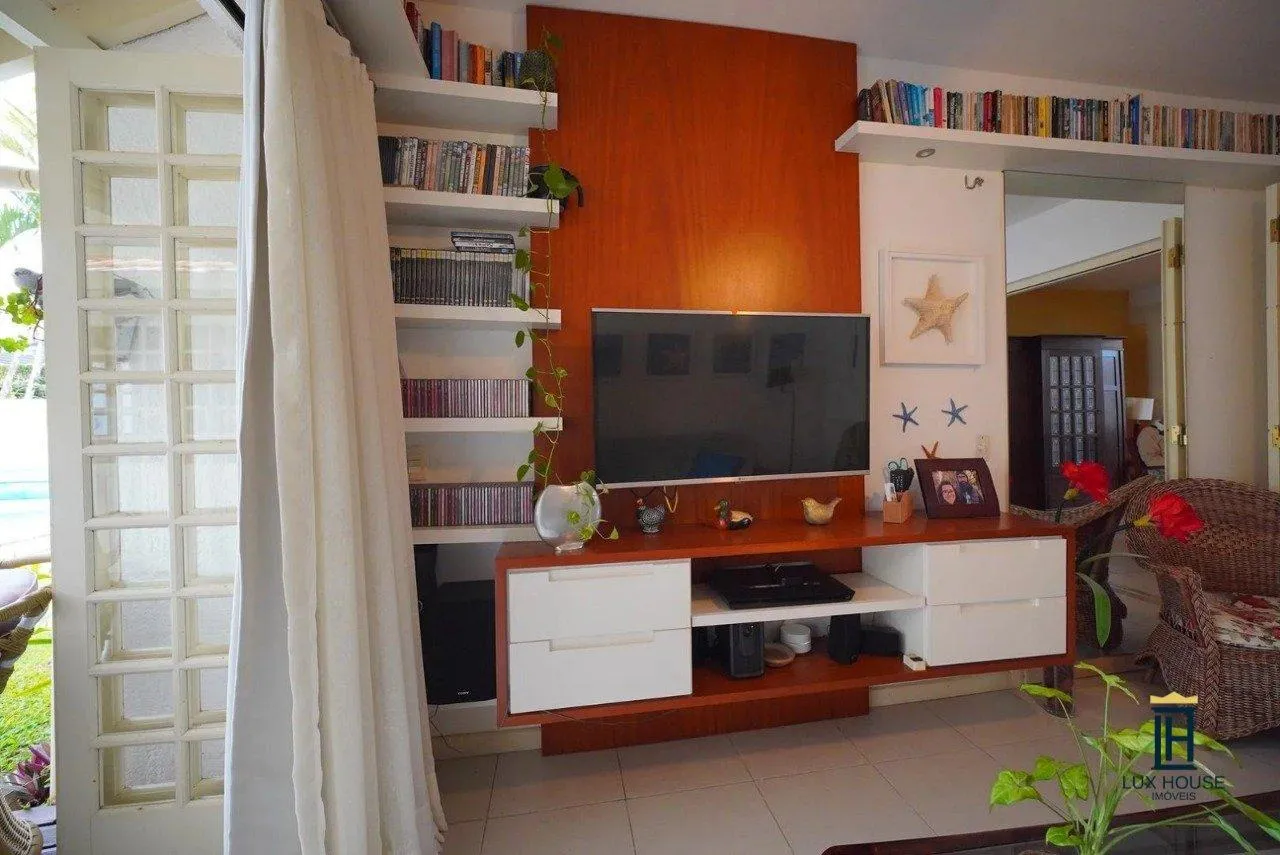 Casa de 3 dormitorios con ventanales de piso a techo — photo 10