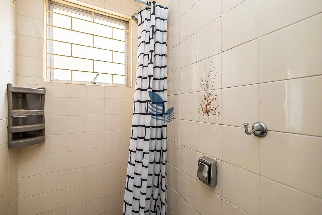 2-bedroom apartment with a bathtub in Curitiba — photo 25