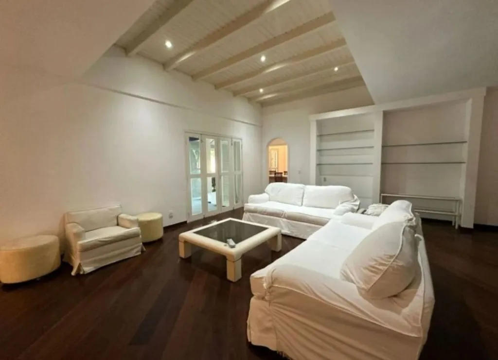 House with 5 bedrooms and 4 bathrooms, 647 m² — photo 11