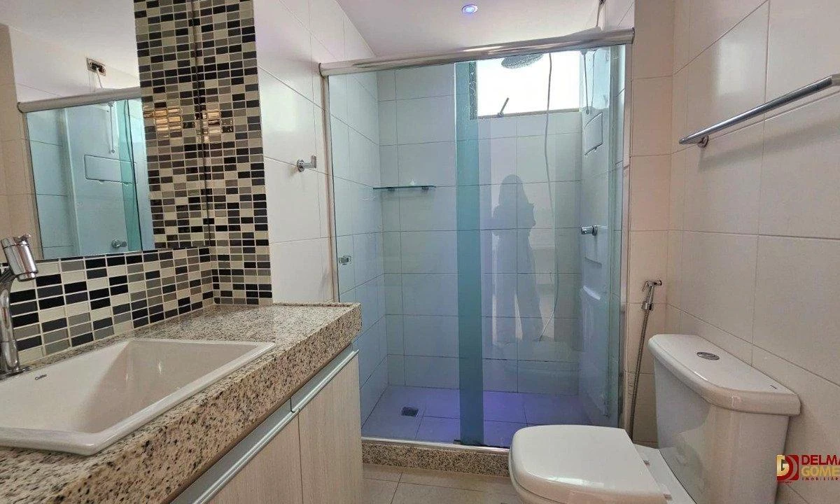 Apartamento de 212 m² com banheira e varanda envidraçada — photo 27