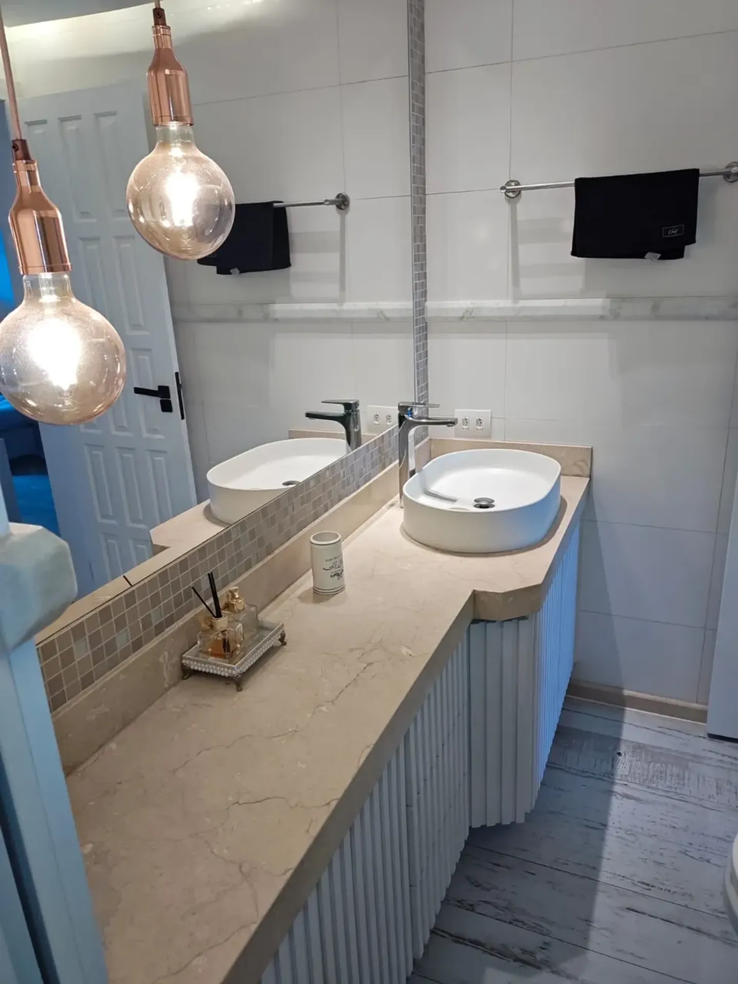 Furnished 1-bedroom apartment with 2 bathrooms — photo 20