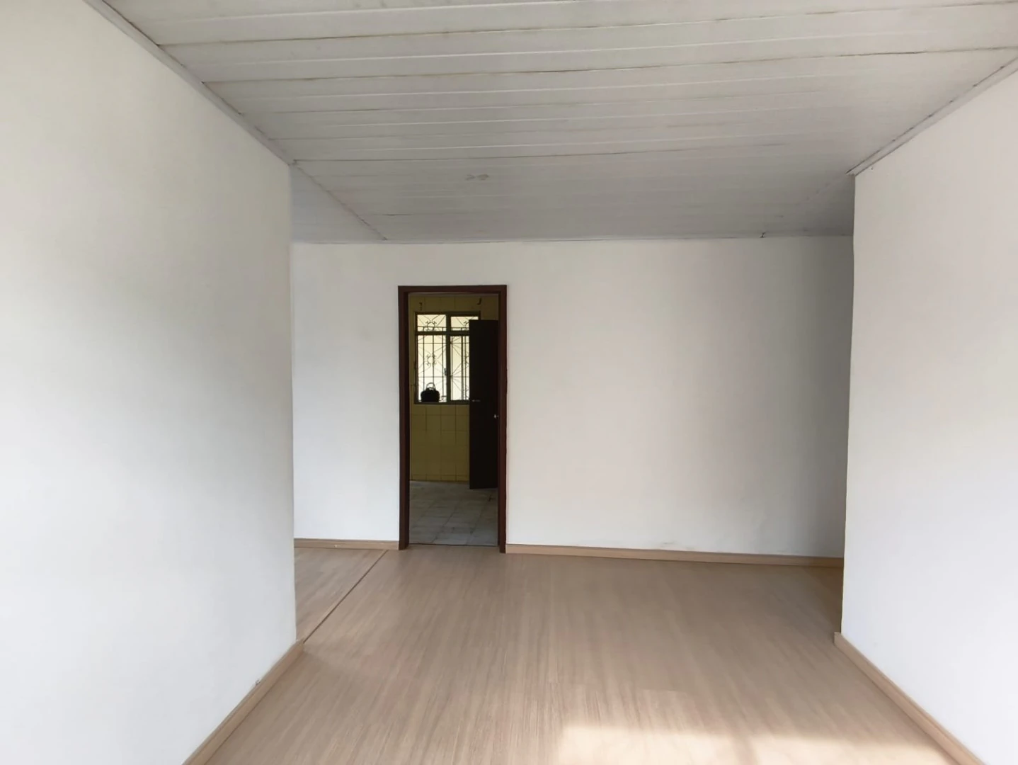 Piso de madera o laminado y 4 dormitorios: casa de 183 m² — photo 15