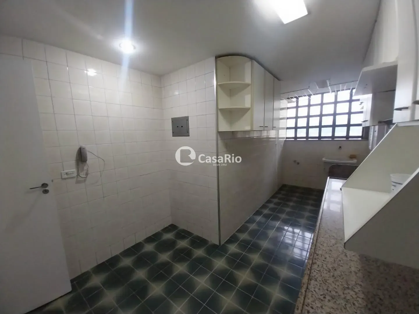 2-bedroom apartment with wood or laminate floors — photo 24
