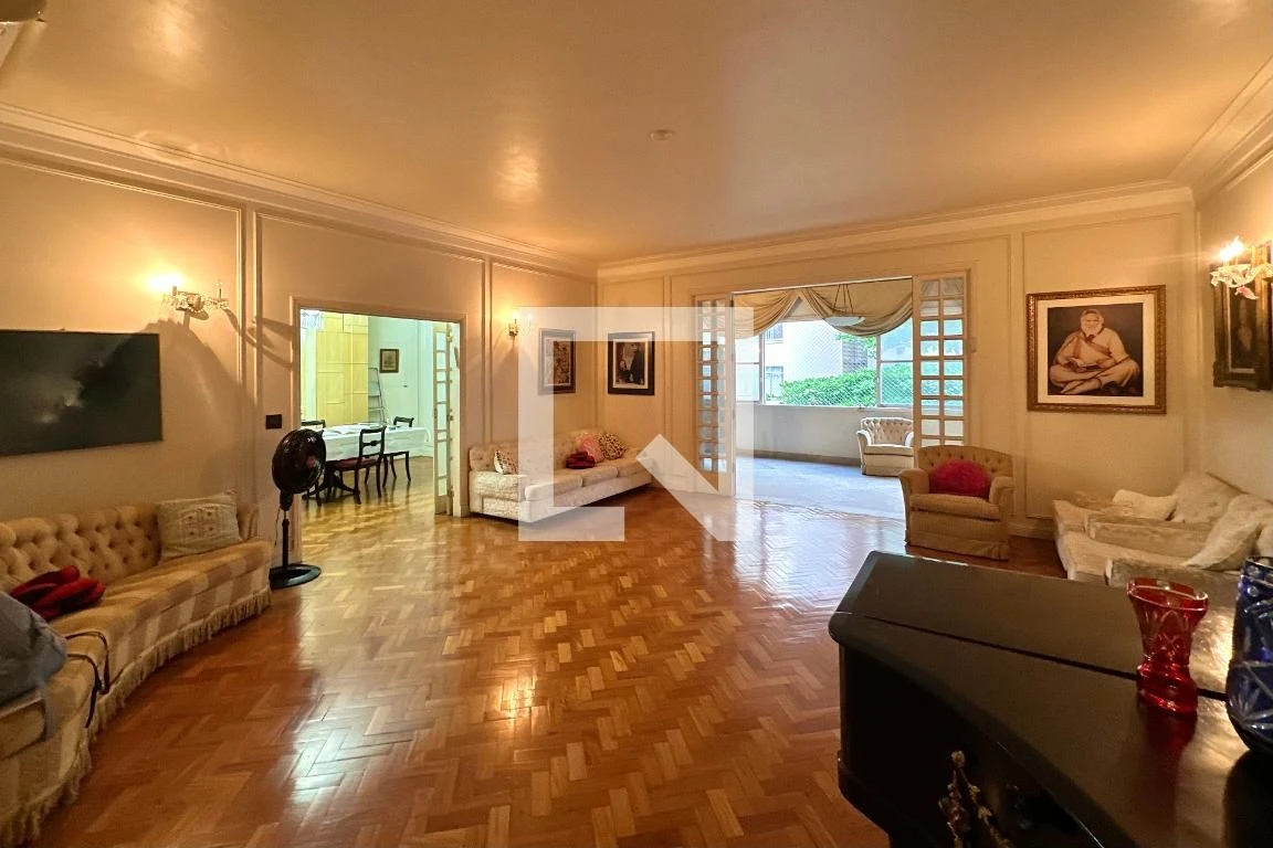 4-bedroom apartment with floor-to-ceiling windows — photo 4