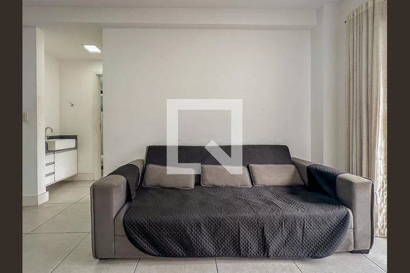 One-bedroom apartment in a building with a gym — photo 36