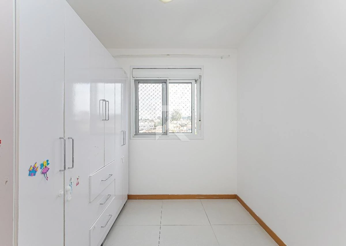 3-bedroom apartment in a building with a coworking space — photo 15