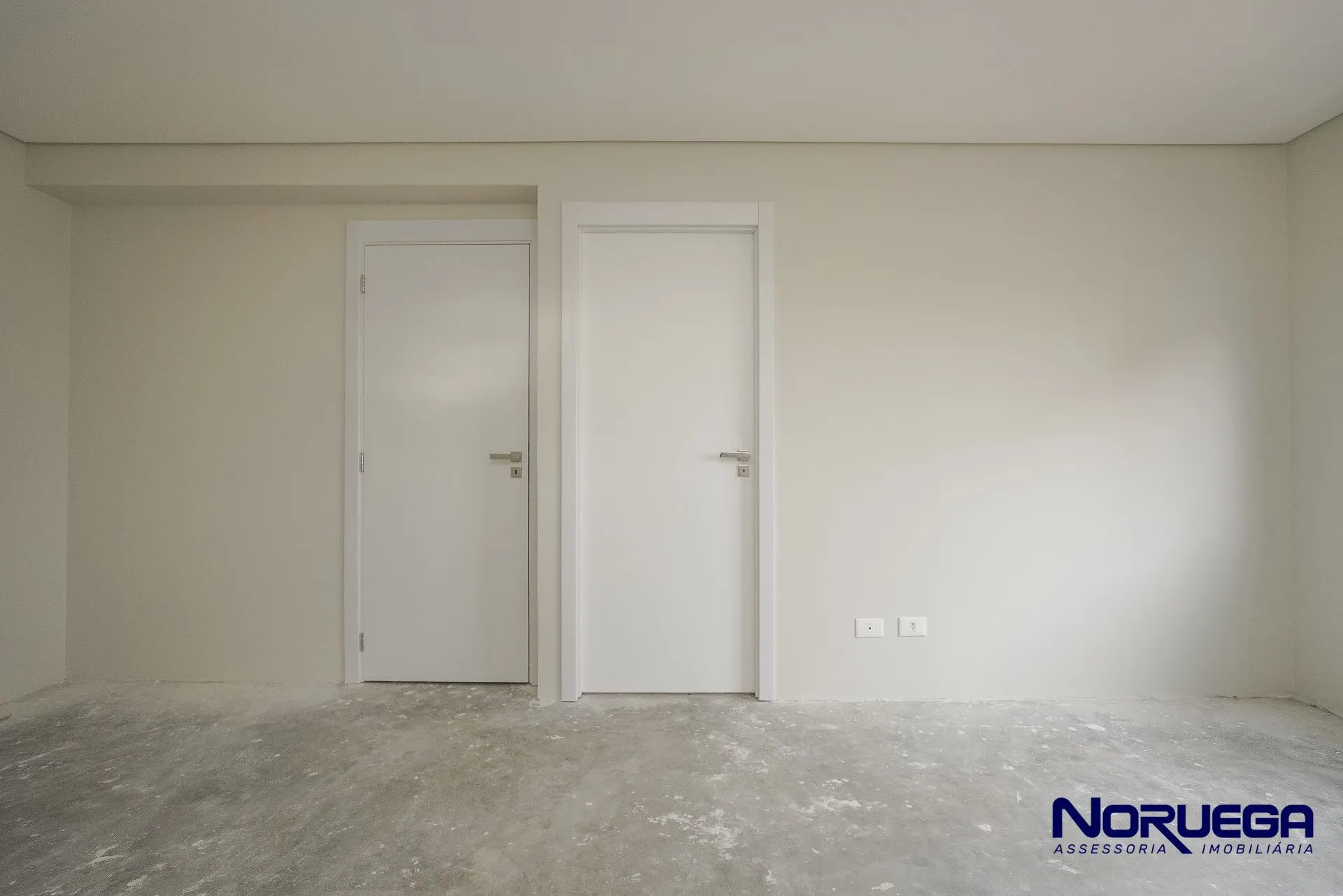 3-bedroom apartment with a glass-enclosed balcony — photo 14
