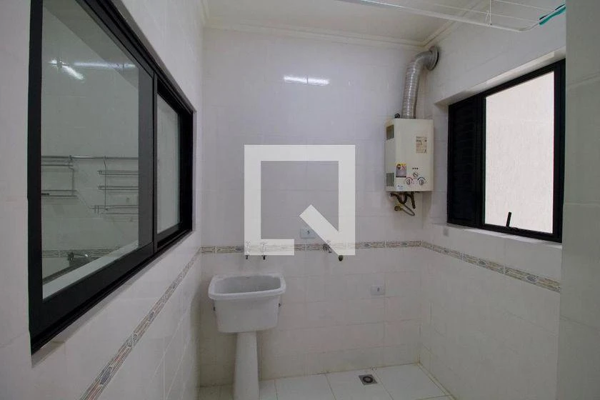 147 m² apartment with a home office and a bathtub — photo 13