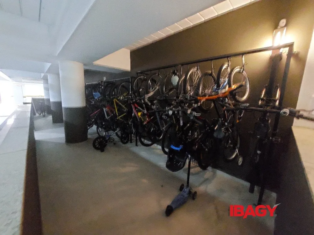 Furnished apartment with 2 bedrooms and 2 parking spots — photo 35