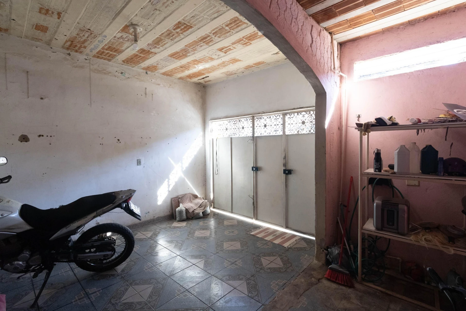 Casa mobiliada com 3 quartos e cozinha com fogão a gás — photo 40