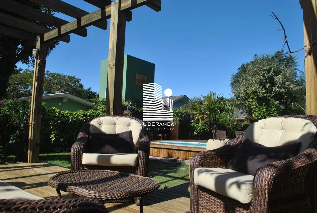 Casa mobiliada com 5 suítes e 5 banheiros e 5 vagas