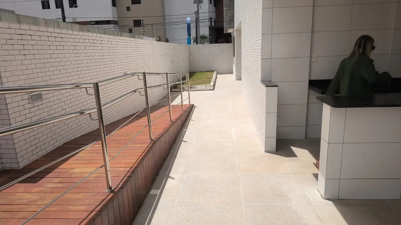 Top-floor apartment with 3 bedrooms, 2 en-suites and 2 parking — photo 4