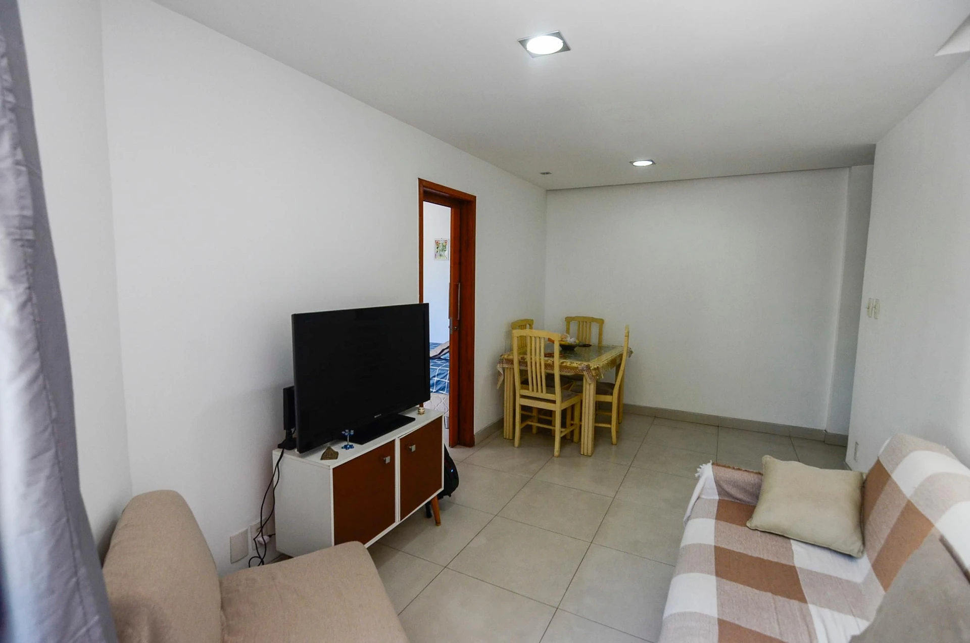 Furnished 1-bedroom apartment with en-suite and 1 parking spot — photo 15