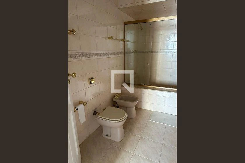 4-bedroom rental apartment with 225 m² and parking — photo 27